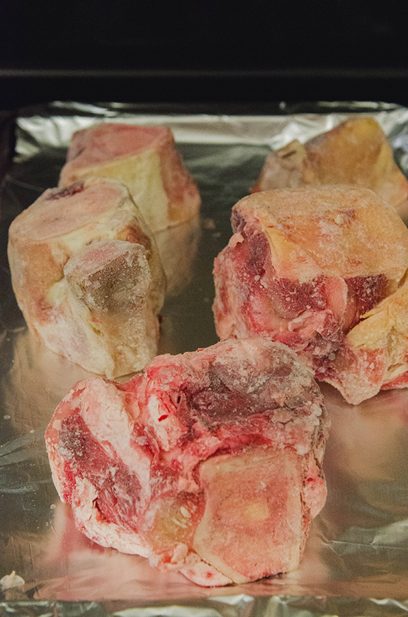 How To Make Roasted Beef Bone Broth // soletshangout.com #bonebroth #broth #slowcooker #pressurecooker #paleo #primal #glutenfree #healing #leakygut